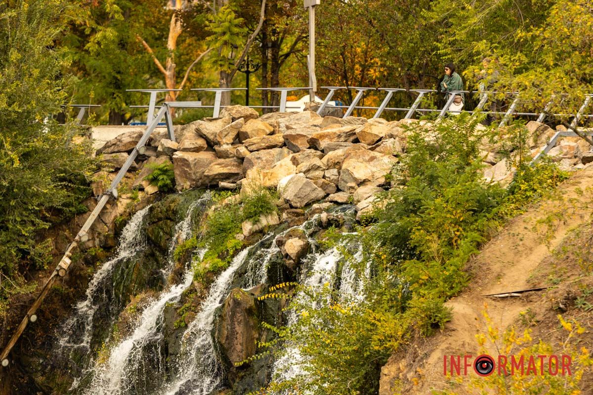 Встигніть зробити фото: у Дніпрі на Монастирський острів завітала осінь 9