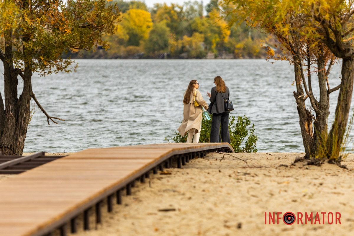 Встигніть зробити фото: у Дніпрі на Монастирський острів завітала осінь 28
