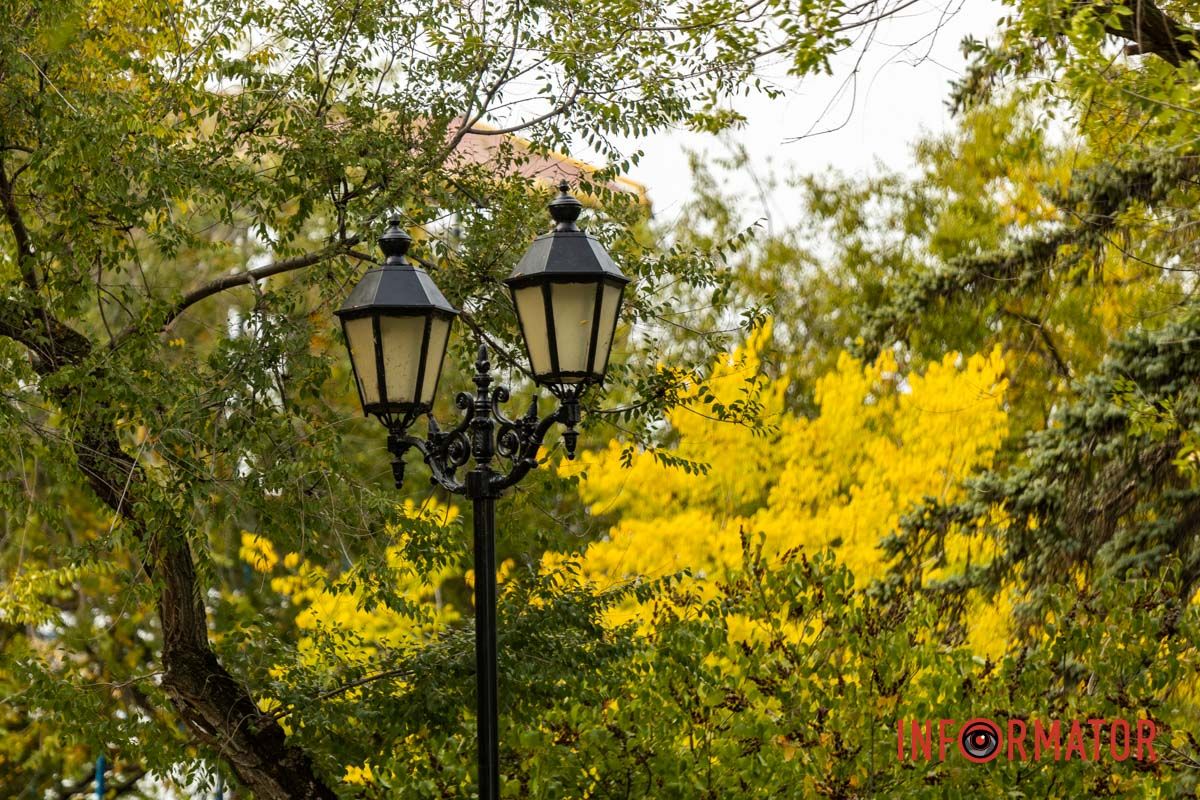 Встигніть зробити фото: у Дніпрі на Монастирський острів завітала осінь 31