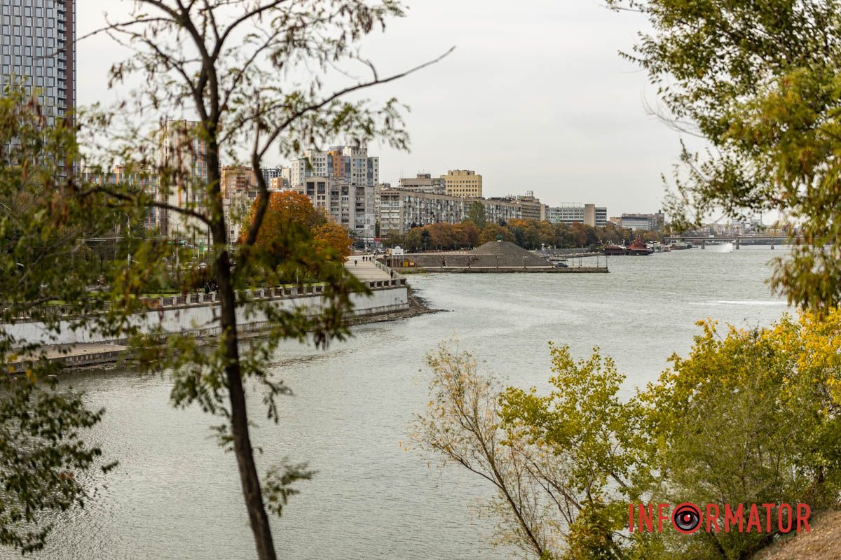 Встигніть зробити фото: у Дніпрі на Монастирський острів завітала осінь 30