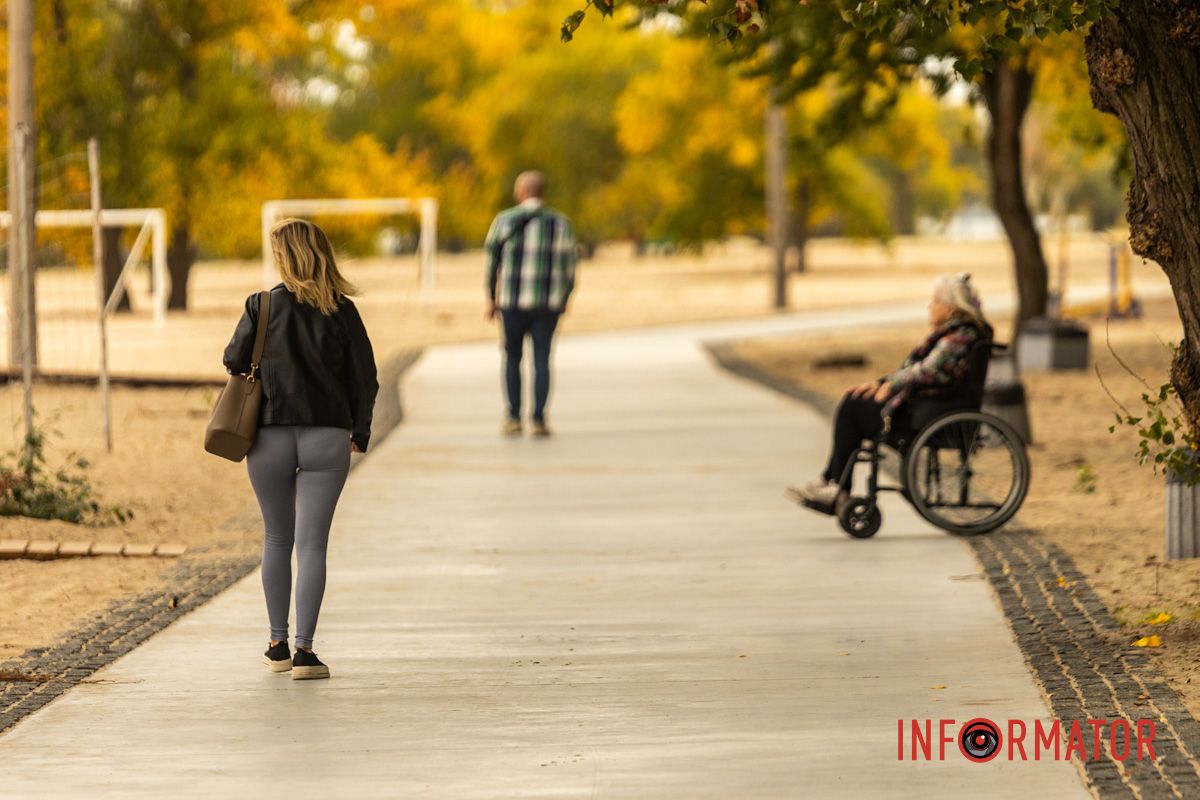 Лавочки, на жаль, не завезли