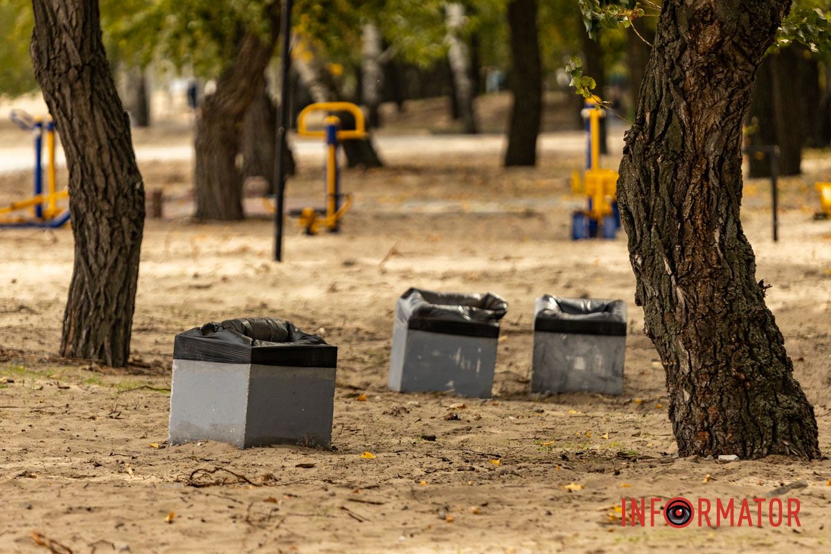 Дуже зручно розташовані безбар'єрні урни