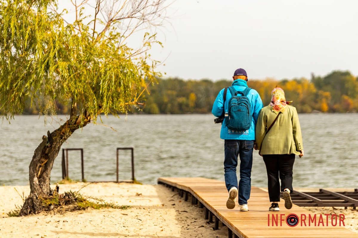 У Дніпрі на Монастирському острові роблять ремонт за 4 мільйони та оновили доріжку 20