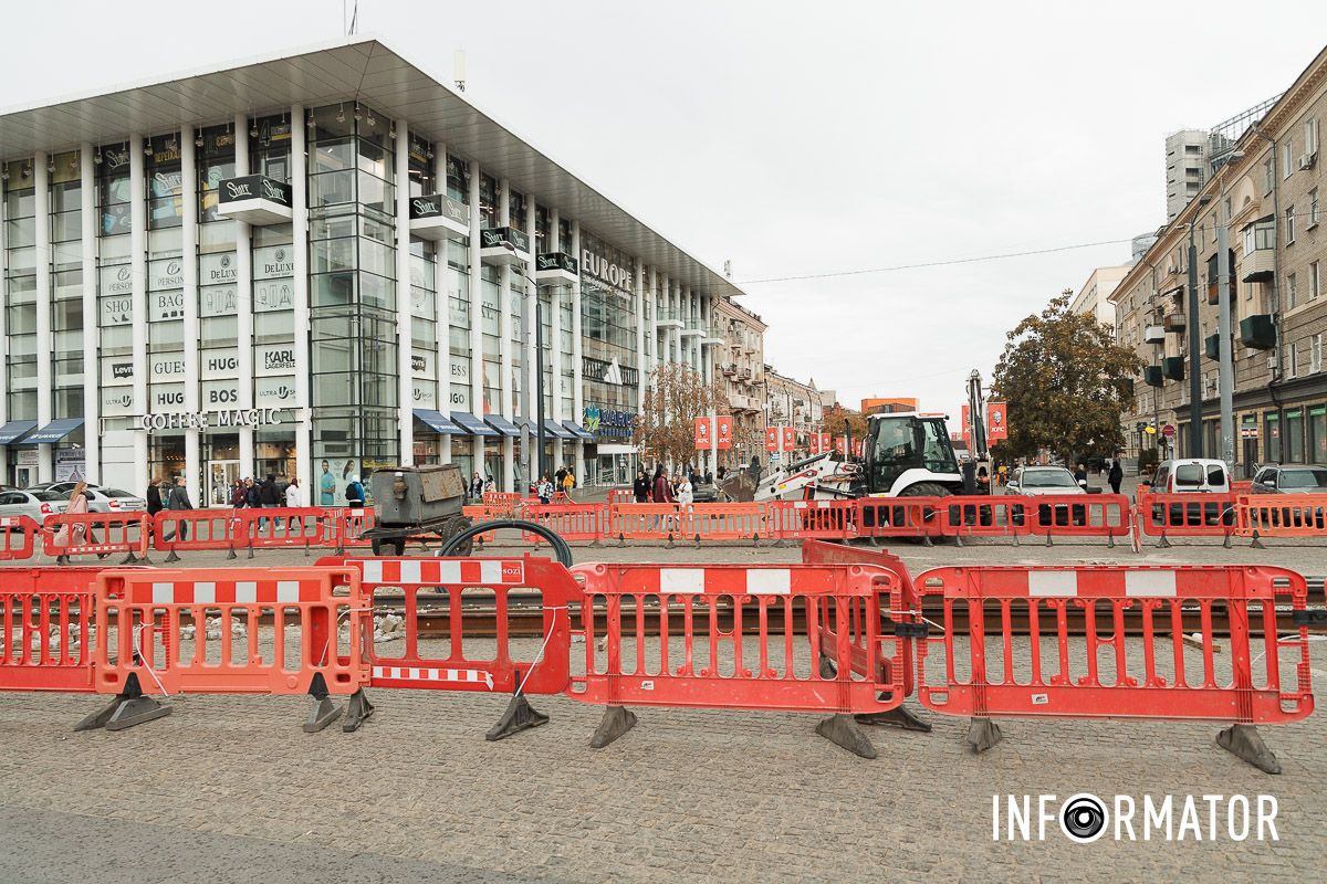 Фото - Максим Якушев В Днепре на Европейской площади сузили проход для пешеходов: 7