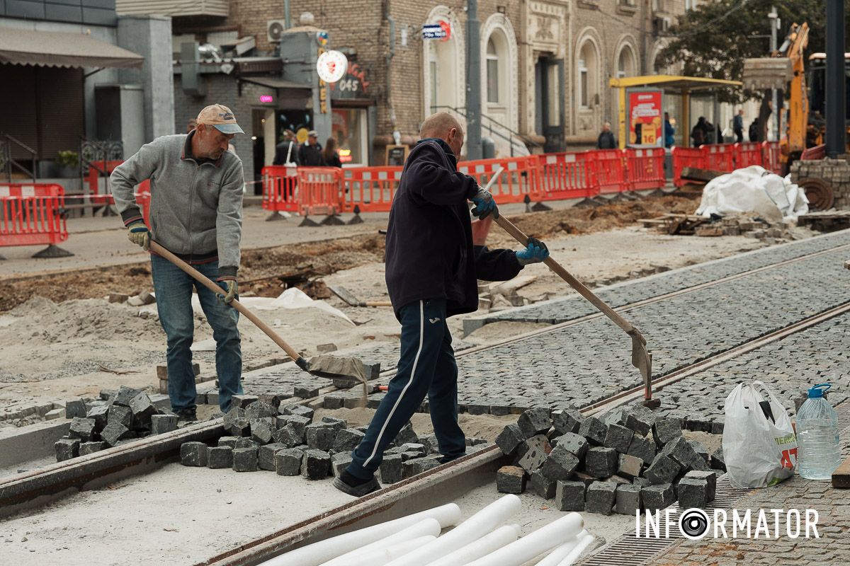 Европейская площадь В Днепре на Европейской площади сузили проход для пешеходов: 9