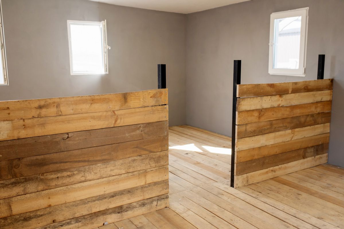 Помогли животным: «Интерпайп» построил просторные вольеры в приюте «Пегас».