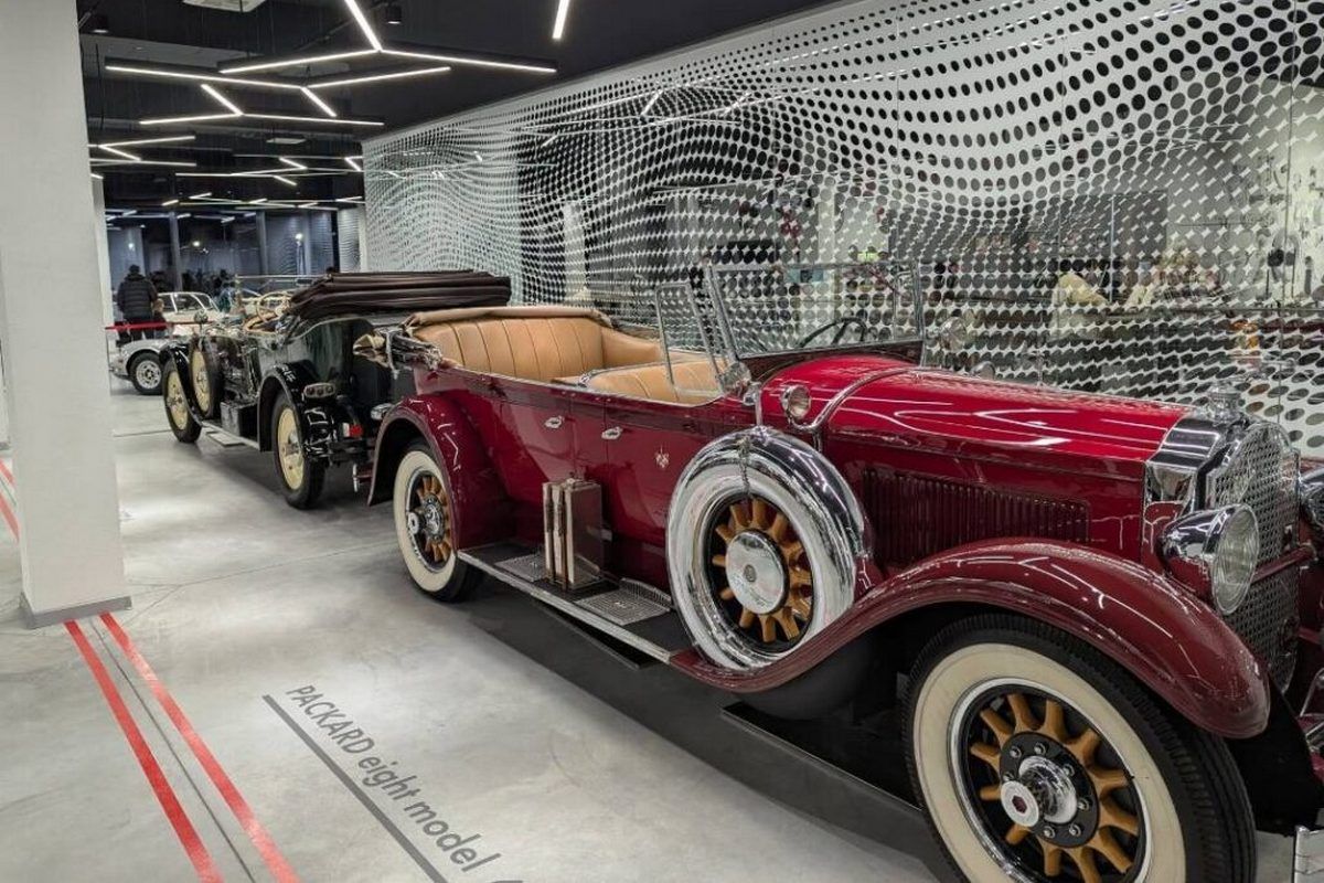 Зараз в музеї 30 ретро-автомобілів Унікальний музей з Porsche, Ferrari та Packard переїхав з Дніпра до передмістя Львова 7