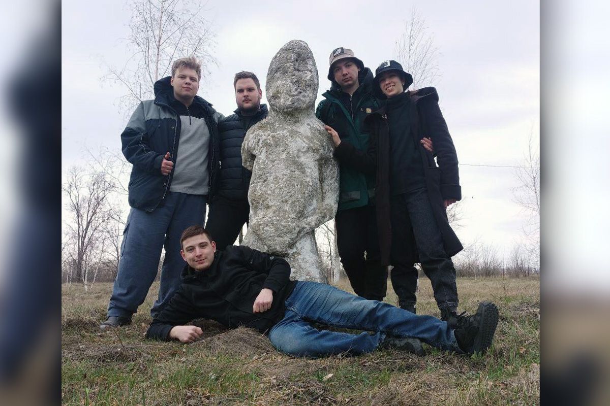 В Днепр эвакуировали старинную каменную бабу из одного из прифронтовых сел