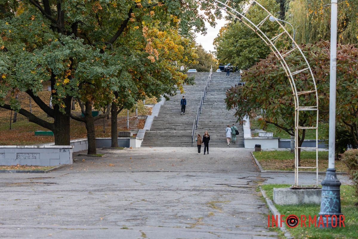В Днепре впервые за 30 лет ремонтируют лестницу в парке Лазаря Глобы Первое обновление за 30 лет: в парке Глобы отремонтировали главную лестницу, однако забыли об инклюзивности.