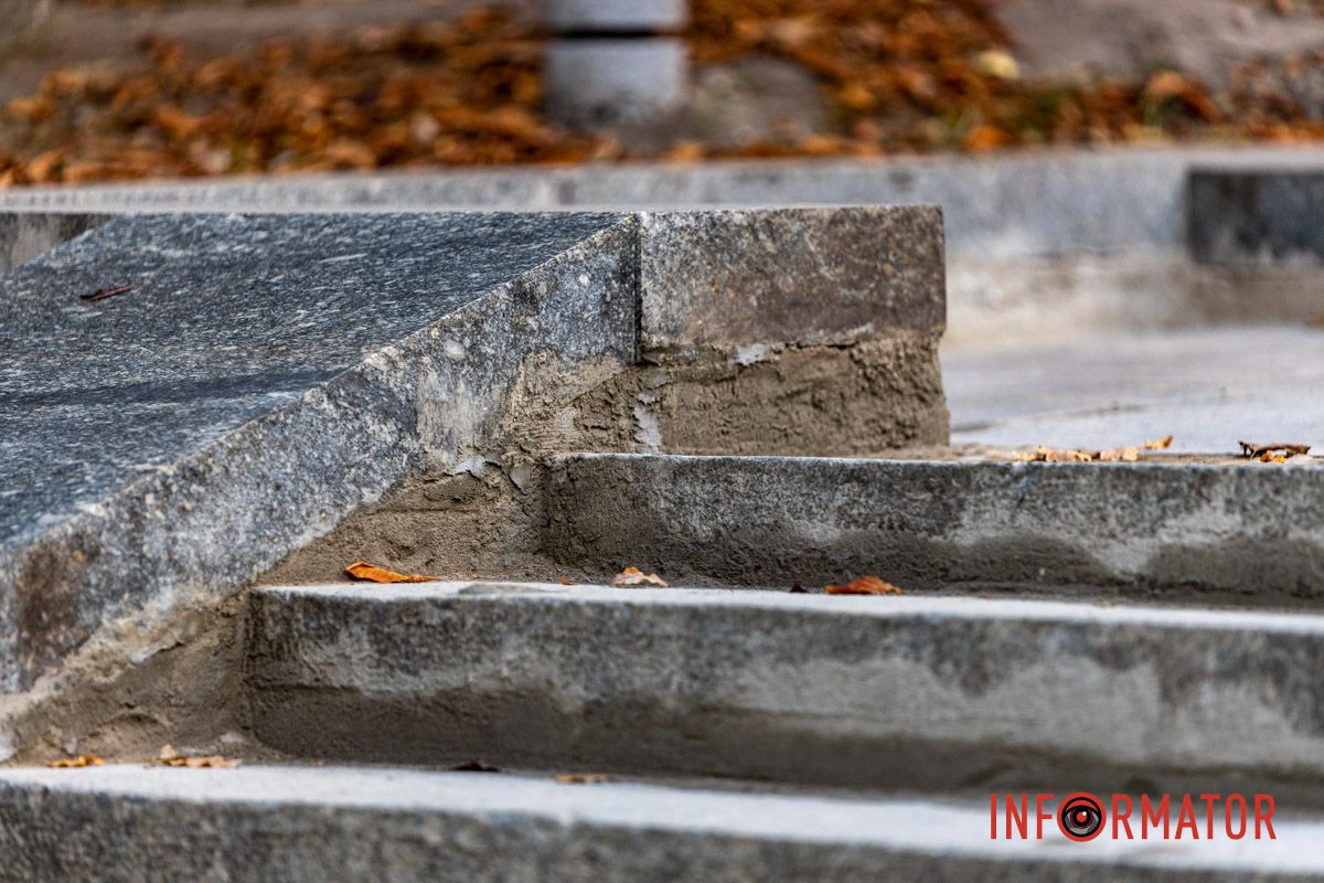 На ремонт из бюджета потратили 2 миллиона 224 тысячи гривен Первое обновление за 30 лет: в парке Глобы отремонтировали главную лестницу, однако забыли об инклюзивности 4