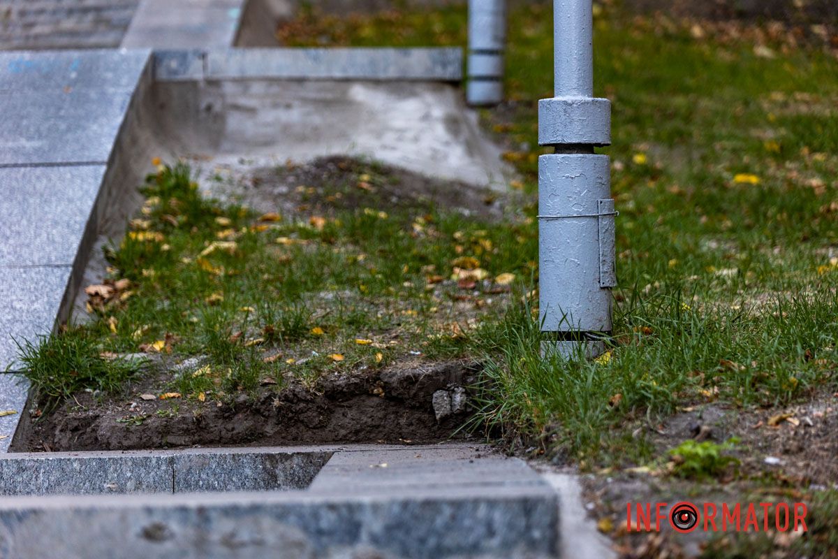 По состоянию на 9 октября коммунальщики уже завершили основные работы. Первое обновление за 30 лет: в парке Глобы отремонтировали главную лестницу, однако забыли об инклюзивности 7