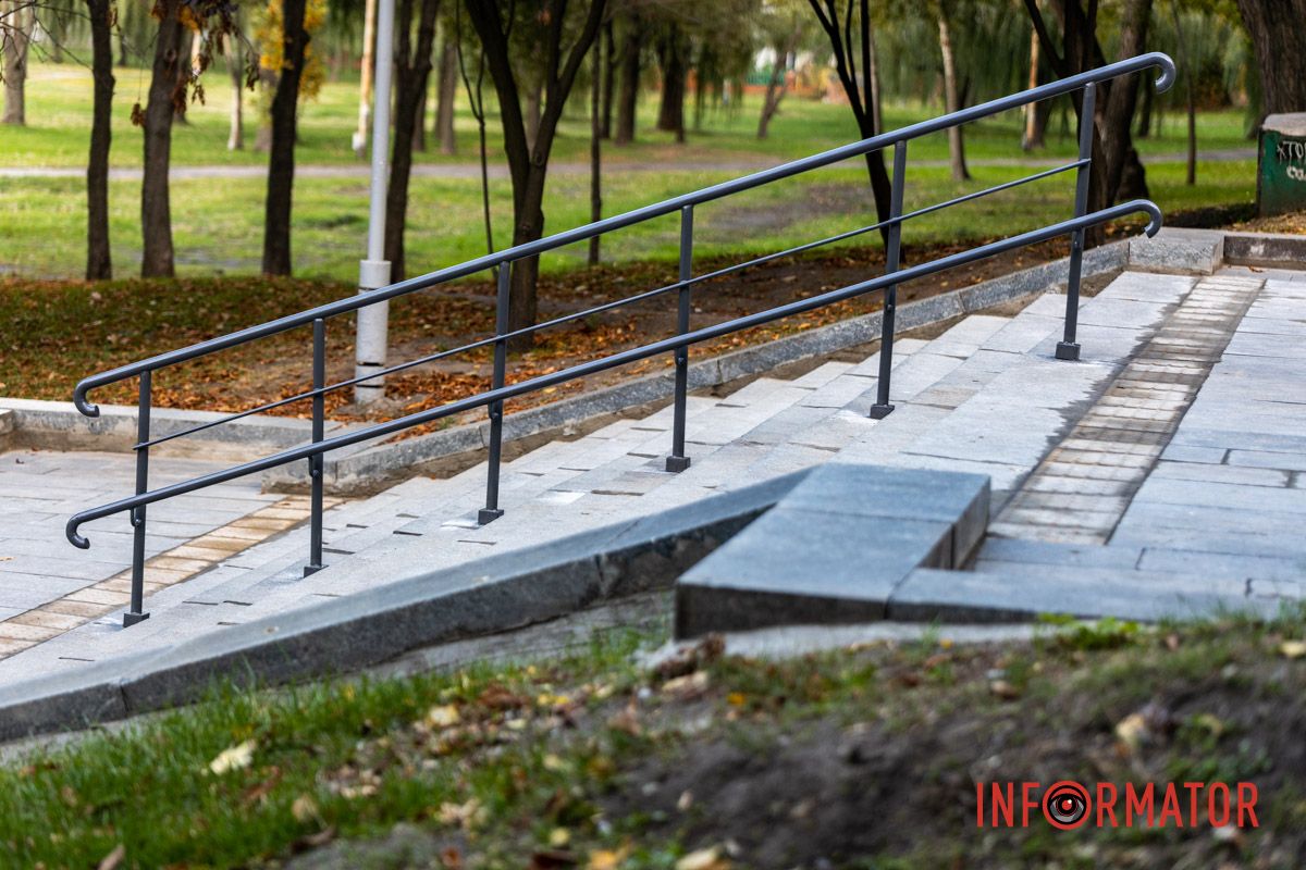 Фото - Дмитрий Дворский Первое обновление за 30 лет: в парке Глобы отремонтировали главную лестницу, однако забыли об инклюзивности 13