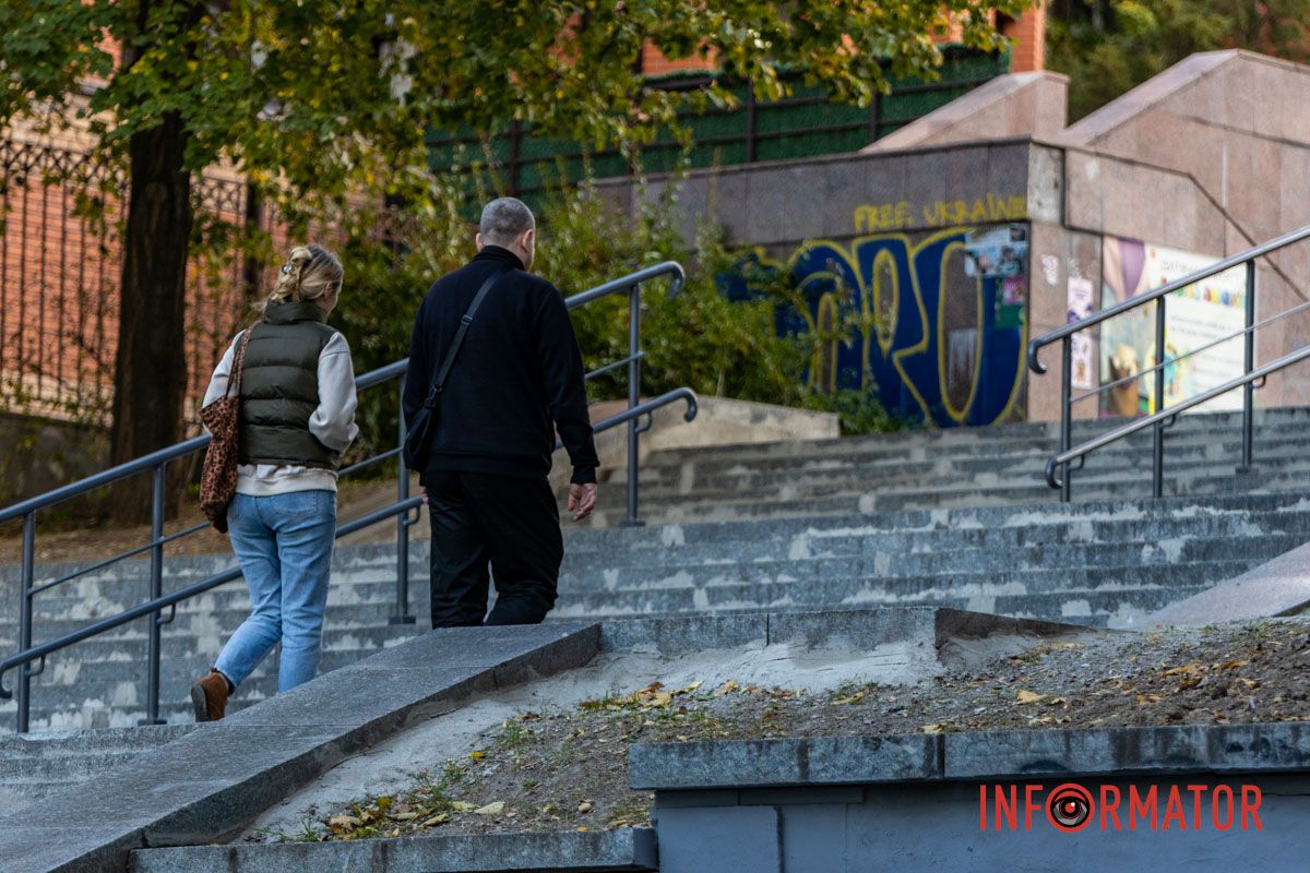 Остались только косметические работы Первое обновление за 30 лет: в парке Глобы отремонтировали главную лестницу, однако забыли об инклюзивности 15