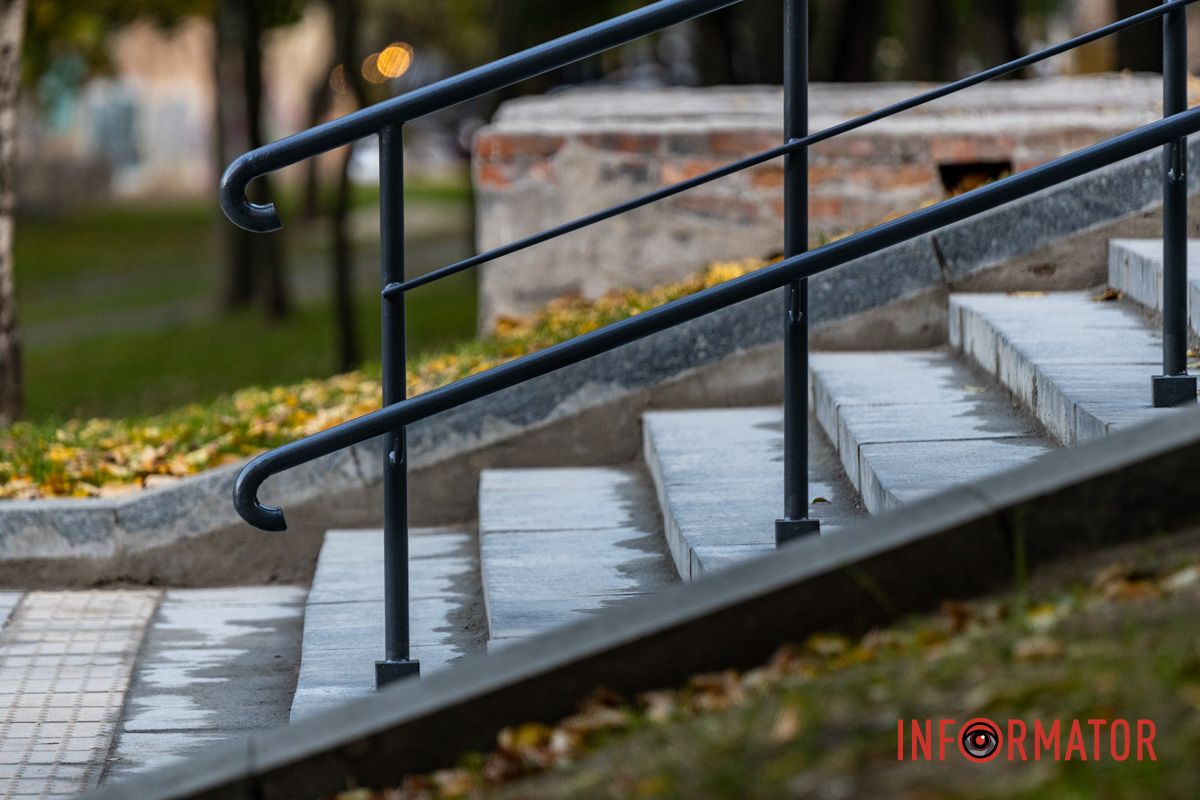 Старая лестница наконец-то обновила Первое обновление за 30 лет: в парке Глобы отремонтировали главную лестницу, однако забыли об инклюзивности 17
