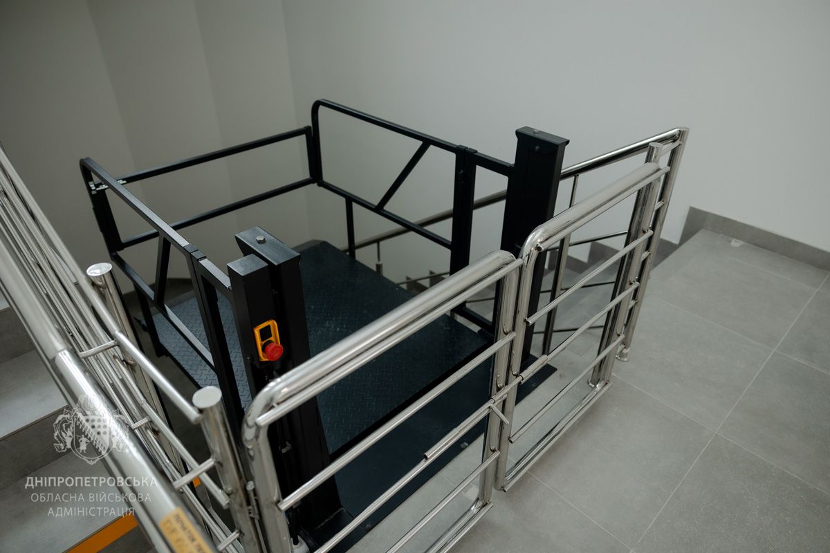 Наново зробили покрівлю. Утеплили фасад. Замінили комунікації У Синельниківському районі запрацює сучасне реабілітаційне відділення 5