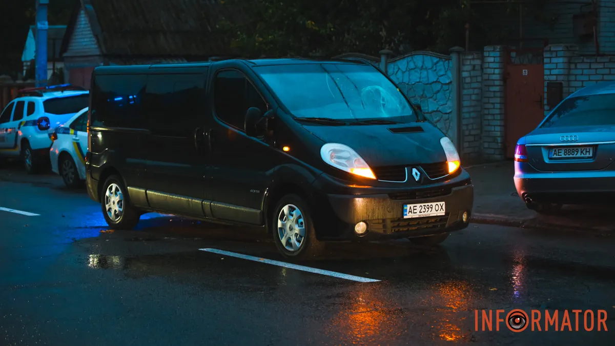 У Дніпрі на Кодацькому узвозі Renault збив чоловіка, який перебігав дорогу