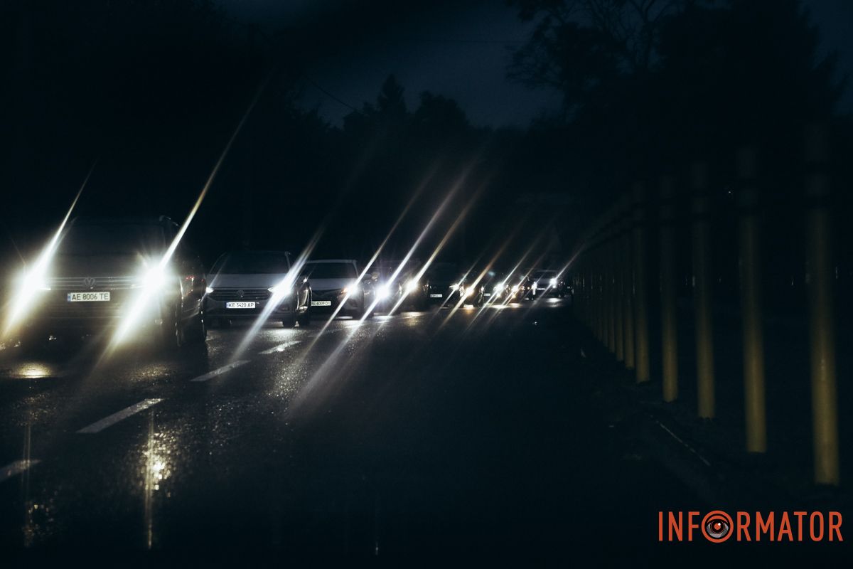 У Дніпрі на Кодацькому узвозі Renault збив чоловіка, який перебігав дорогу 4