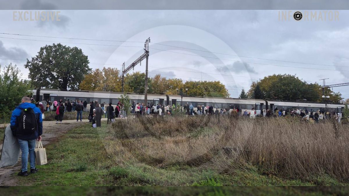 Пассажиров эвакуировали: поезд "Интерсити" Днепр - Киев экстренно остановили