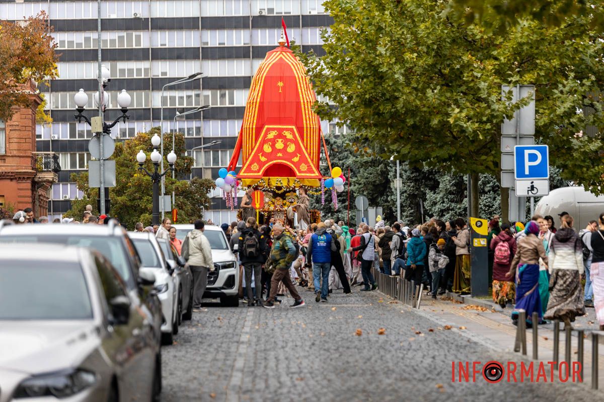 Танцы и пение кришнаитов у парка: в Днепре проходит благотворительный фестиваль «Смак Добра» 1