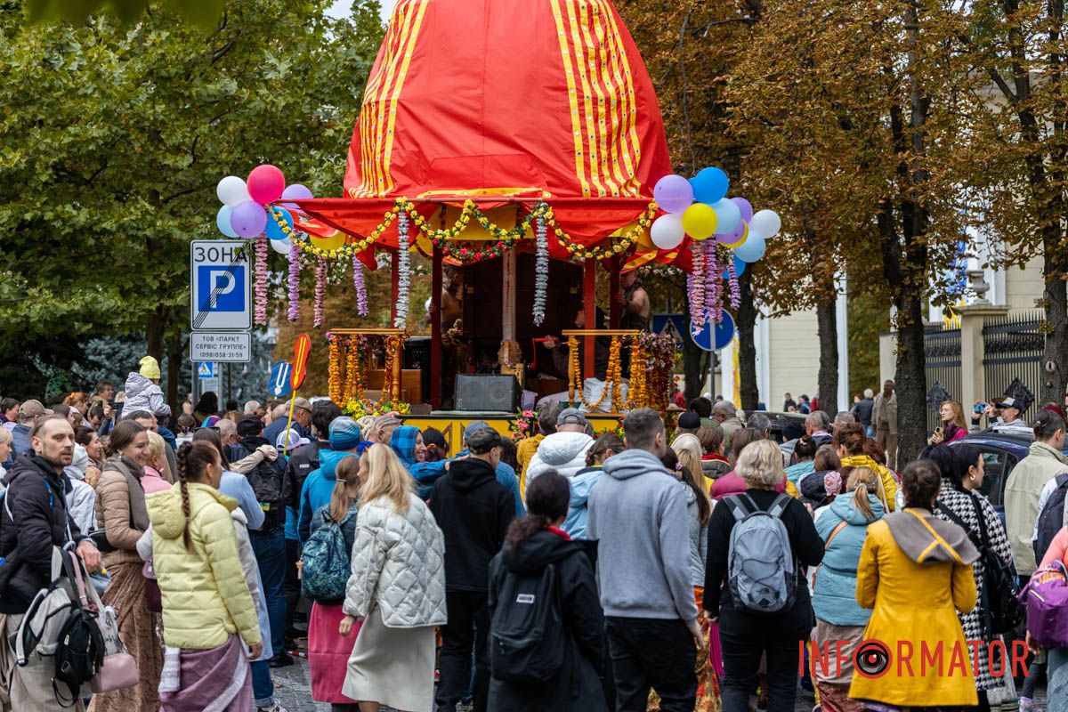 Танцы и пение кришнаитов у парка: в Днепре проходит благотворительный фестиваль «Смак Добра» 8