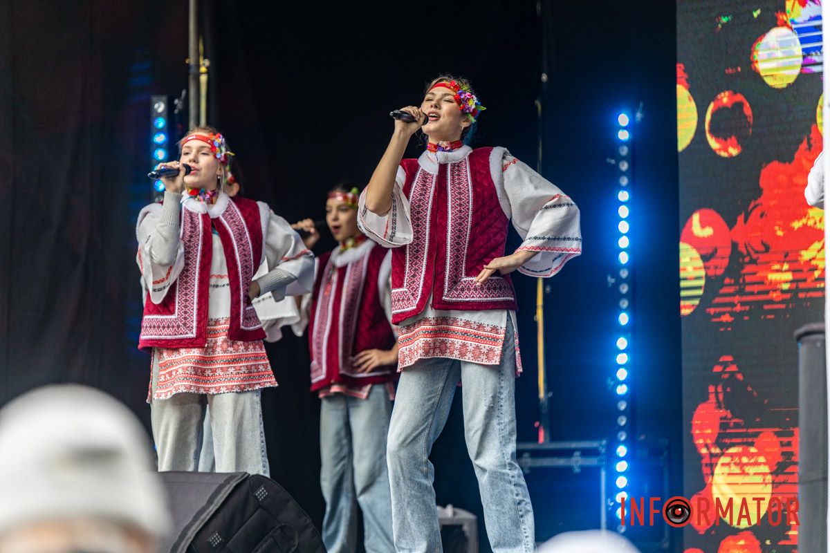 Танцы и пение кришнаитов у парка: в Днепре проходит благотворительный фестиваль «Смак Добра» 25