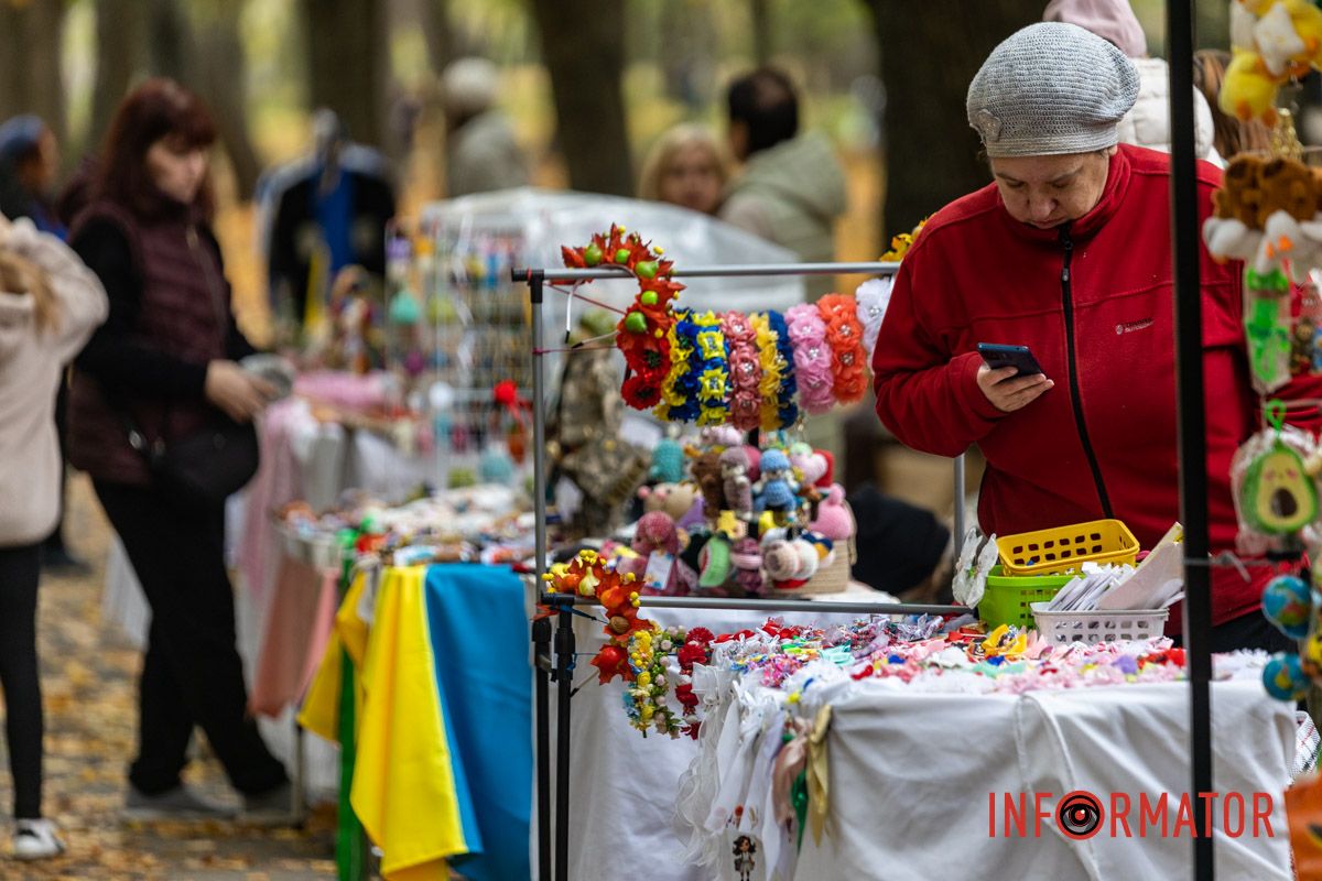 Танцы и пение кришнаитов у парка: в Днепре проходит благотворительный фестиваль «Смак Добра» 28