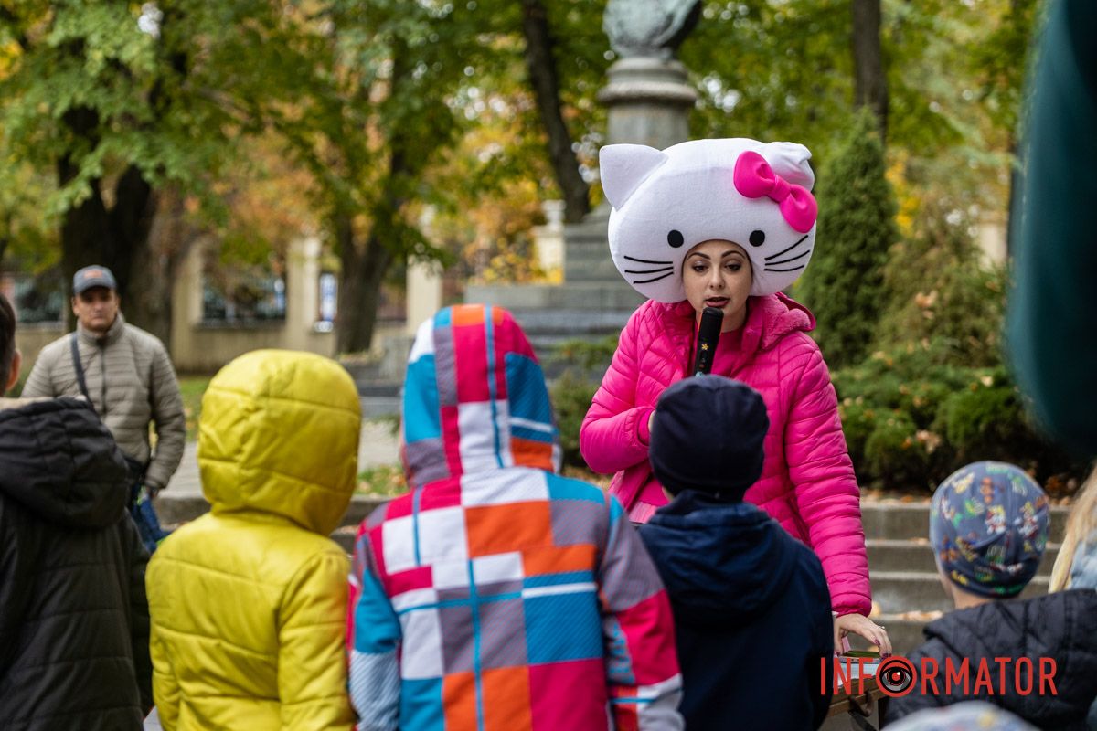 Танцы и пение кришнаитов у парка: в Днепре проходит благотворительный фестиваль «Смак Добра» 31