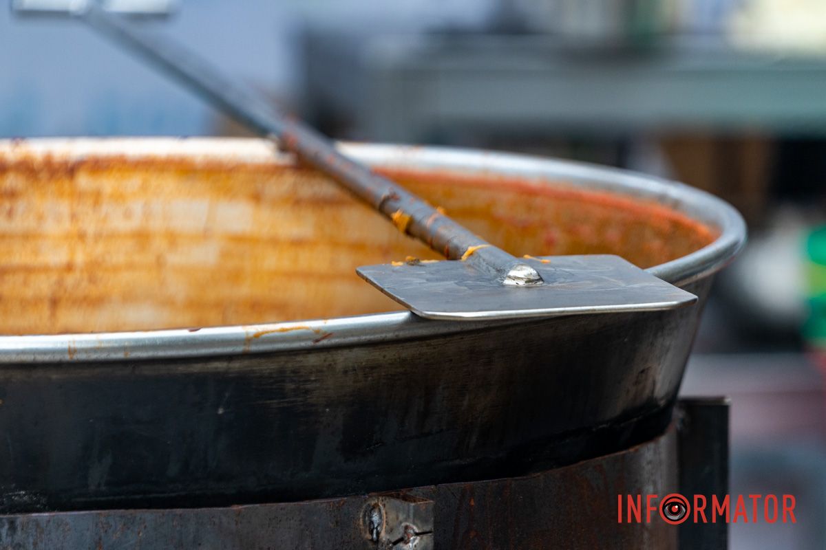 В Днепре в парке Шевченко установили рекорд Украины: наварили под открытым небом более 320 литров борща 10