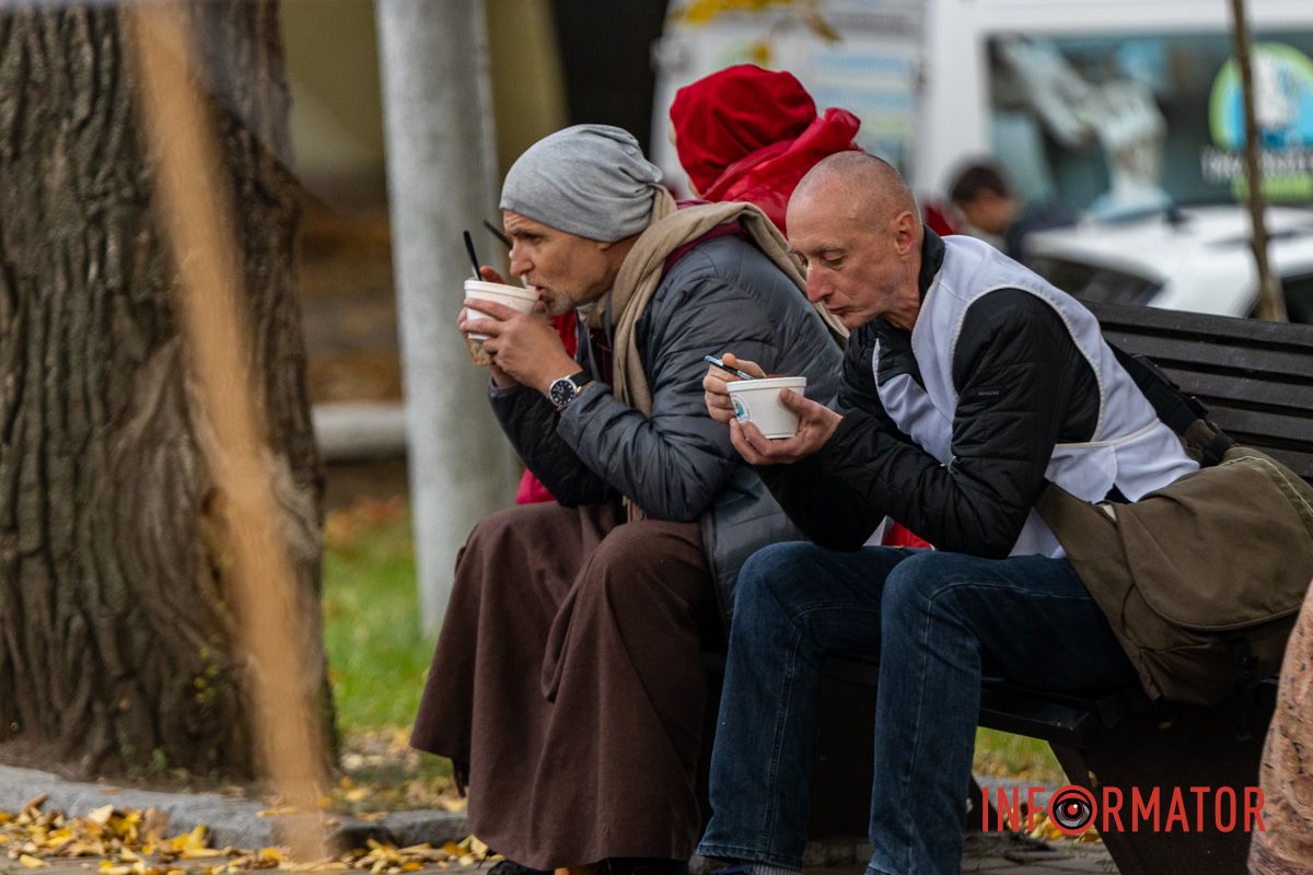 В Днепре в парке Шевченко установили рекорд Украины: наварили под открытым небом более 320 литров борща 16
