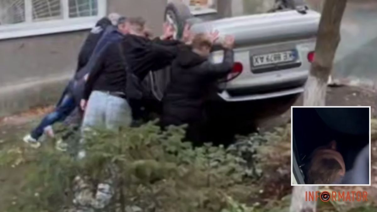 В Днепре на Гальченко Daewoo Lanos перевернулся на крышу возле жилого дома: водитель сбежал