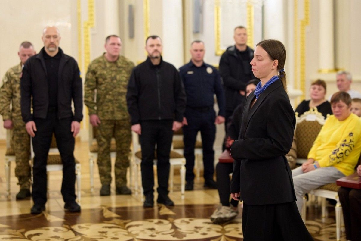 «Воин с высшей наградой»: Владимир Зеленский вручил орден «Золотая Звезда» жене погибшего Героя Украины Кирилла Ульмана 4