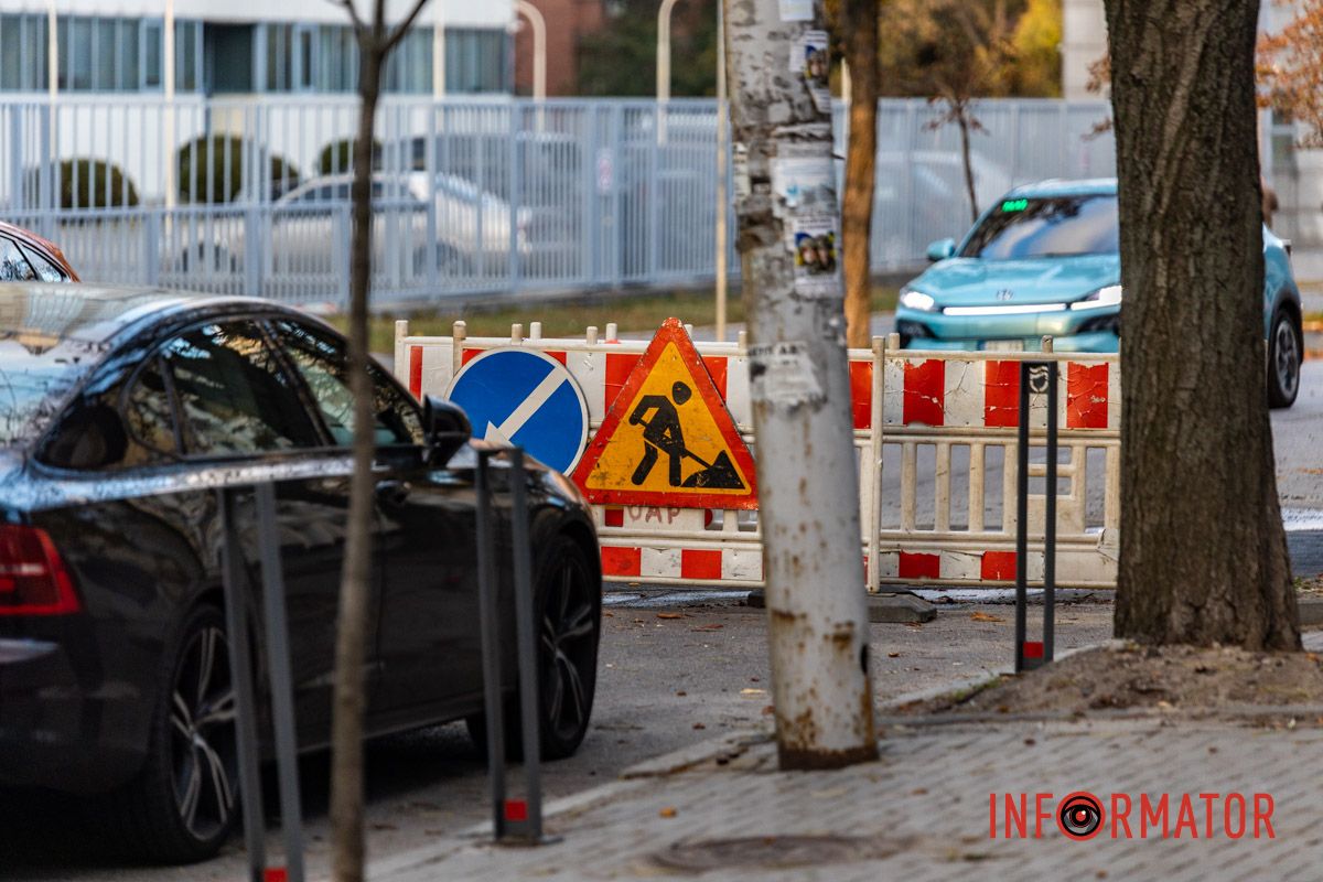 В понедельник, 13 октября, в Днепре восстановили асфальт на улице Владимира Вернадского Дождались: в Днепре залатали яму на улице Владимира Вернадского после августовской аварии на водопроводе.