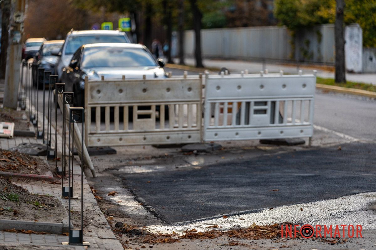 Яма создавала неудобства для водителей и пешеходов Дождались: в Днепре залатали яму на улице Владимира Вернадского после августовской аварии на водопроводе 11