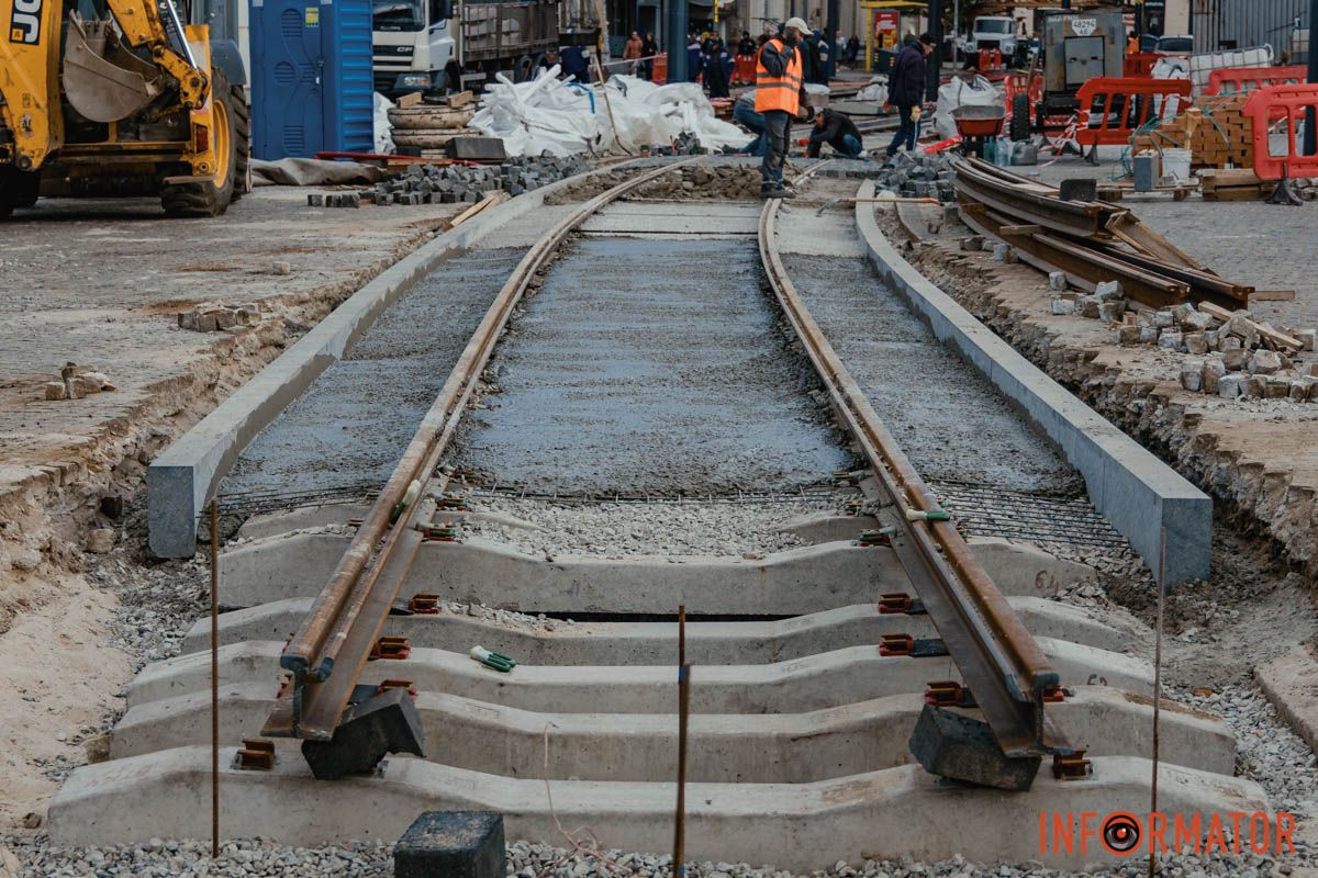 Також повністю оновили обертовий трикутник на розі вулиці В’ячеслава Липинського та вулиці Центральної Також повністю оновили обертовий трикутник на розі вулиці В’ячеслава Липинського та вулиці Центральної