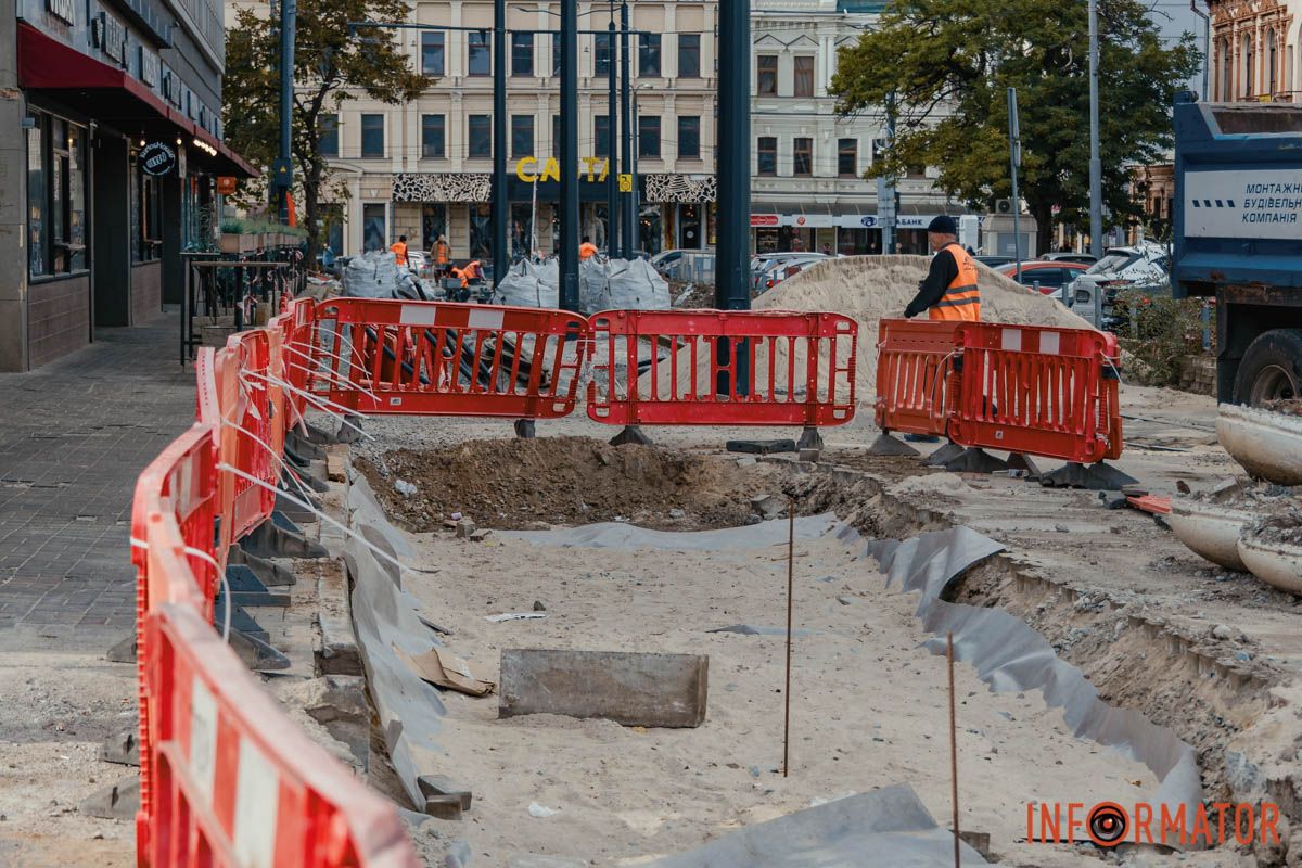 Замінили понад 500 метрів трамвайної колії на ділянці трамвайного переїзду на перетині вулиці Володимира Мономаха та проспекту Дмитра Яворницького Замінили понад 500 метрів трамвайної колії на ділянці трамвайного переїзду на перетині вулиці Володимира Мономаха та проспекту Дмитра Яворницького