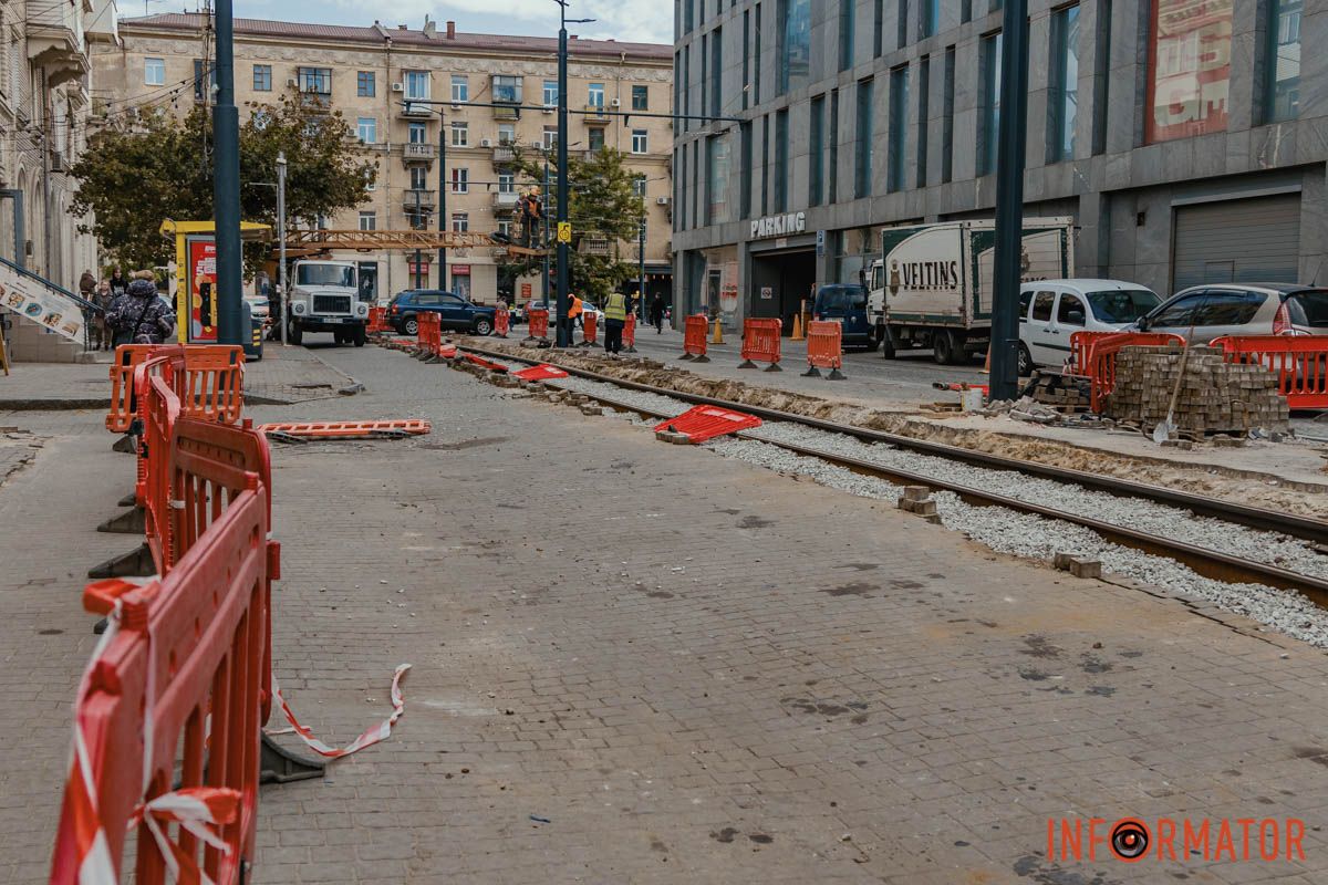 Роботи проходять на бульварній частині вулиці (у напрямку площі Соборної) Роботи проходять на бульварній частині вулиці (у напрямку площі Соборної)