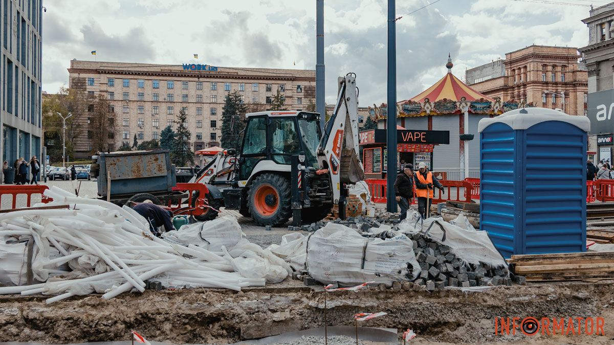 Завершают третий этап: в Днепре на Центральной ремонтируют трамвайный путь