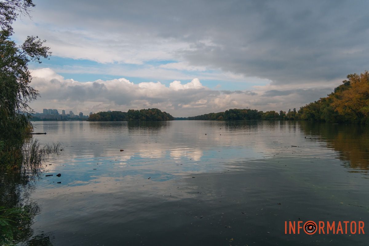Небо важке, але світло скоро проб'ється Небо важке, але світло скоро проб'ється