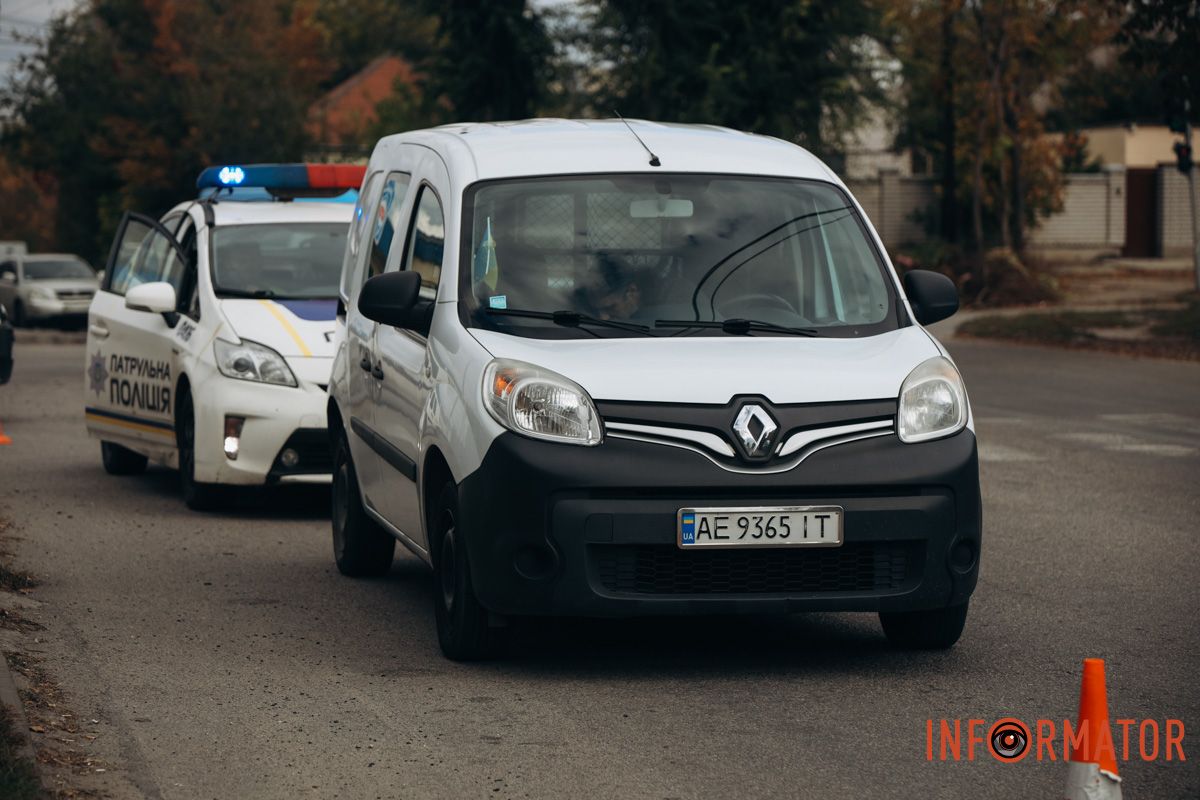 У Дніпрі на Передовій дитина потрапила під колеса Renault на пішохідному переході 2