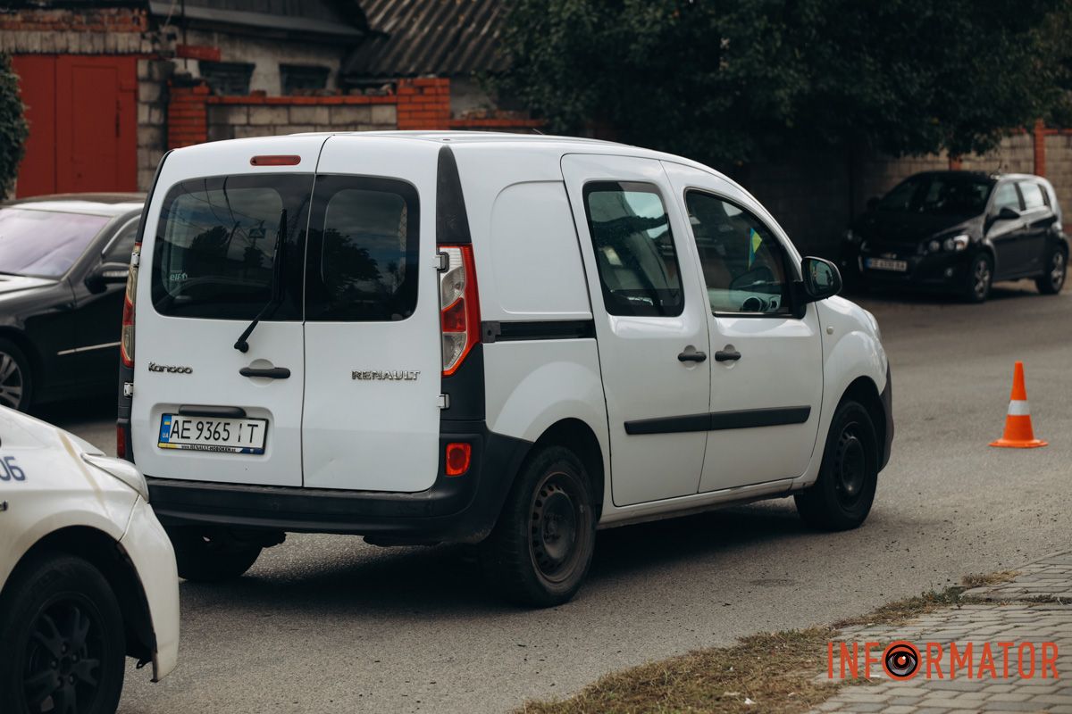 У Дніпрі на Передовій дитина потрапила під колеса Renault на пішохідному переході 3