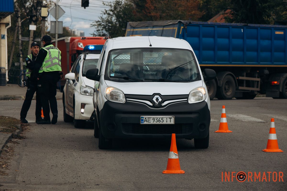 У Дніпрі на Передовій дитина потрапила під колеса Renault на пішохідному переході 4