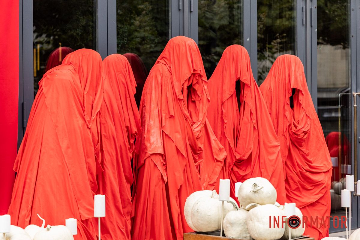 На вулиці Короленка облаштували моторошну локацію На вулиці Короленка облаштували моторошну локацію