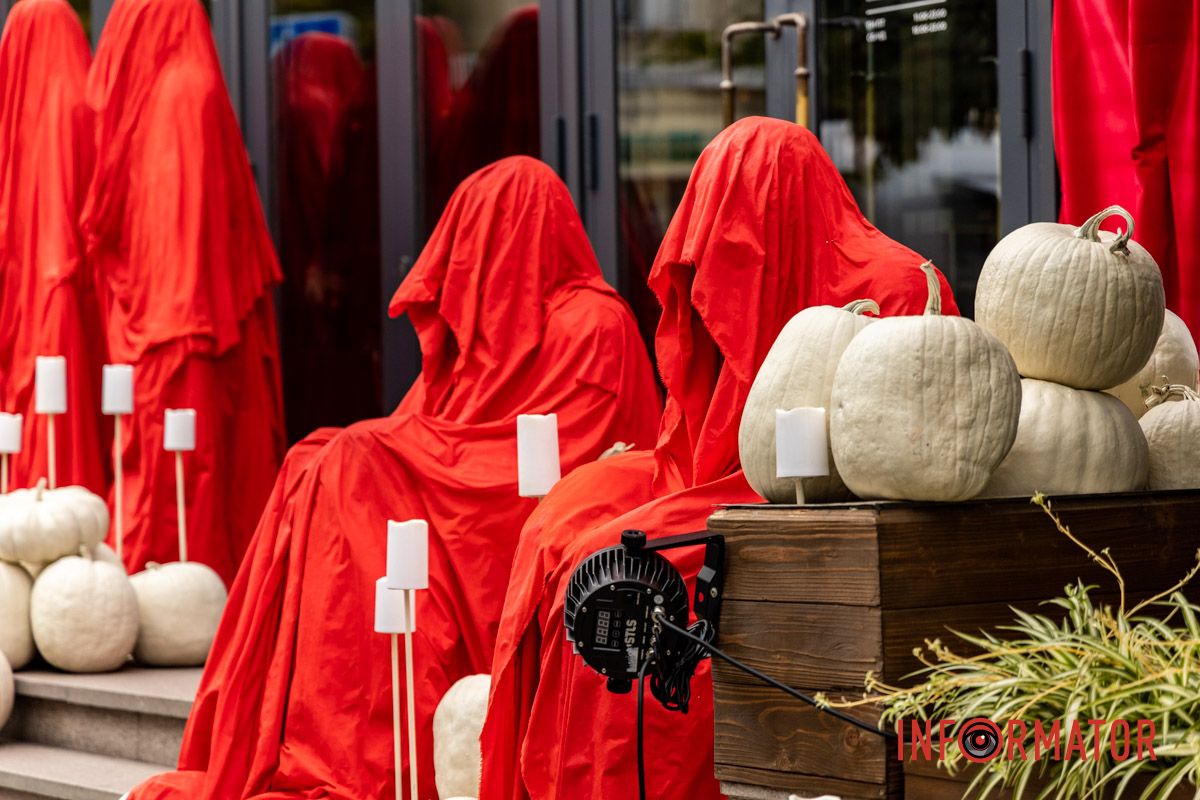 Багато хто фотографується на пам’ять Багато хто фотографується на пам’ять