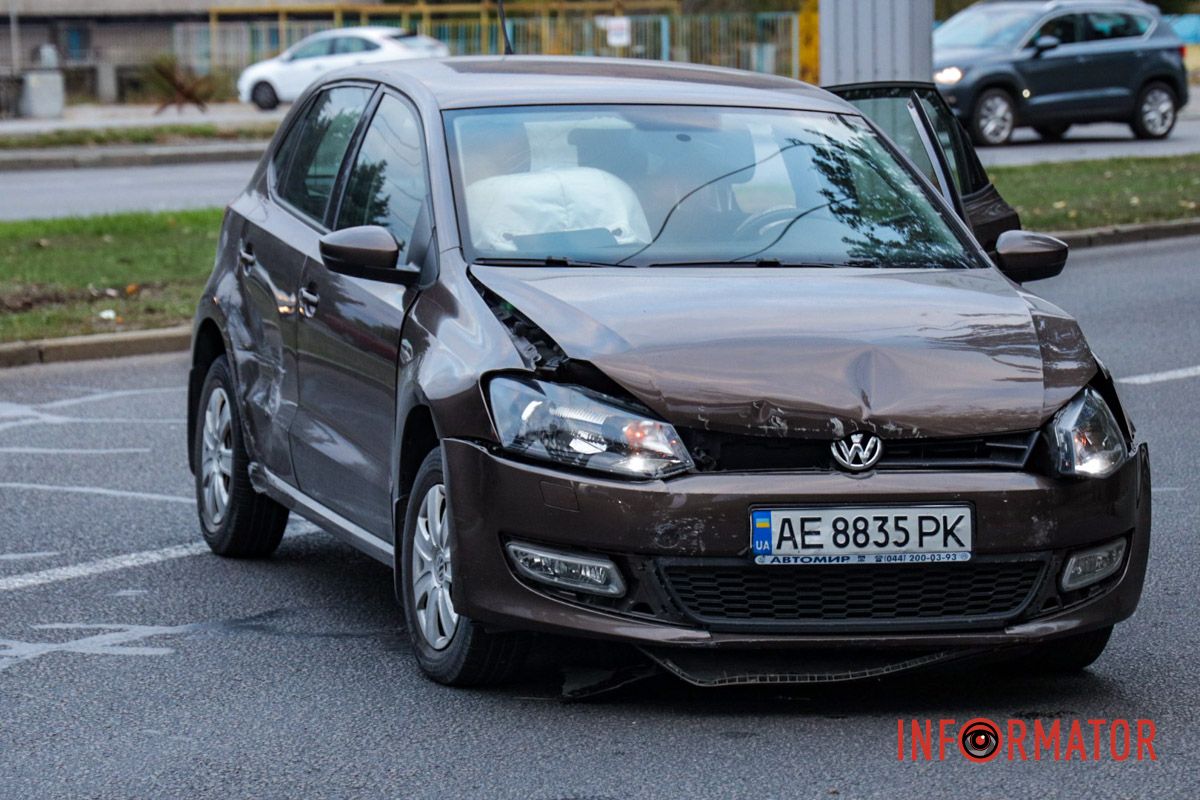 Это Skoda, Volkswagen, Renault, Daewoo Движение в направлении Победы затруднено: в Днепре у Мерефо-Херсонского моста произошли две аварии 2