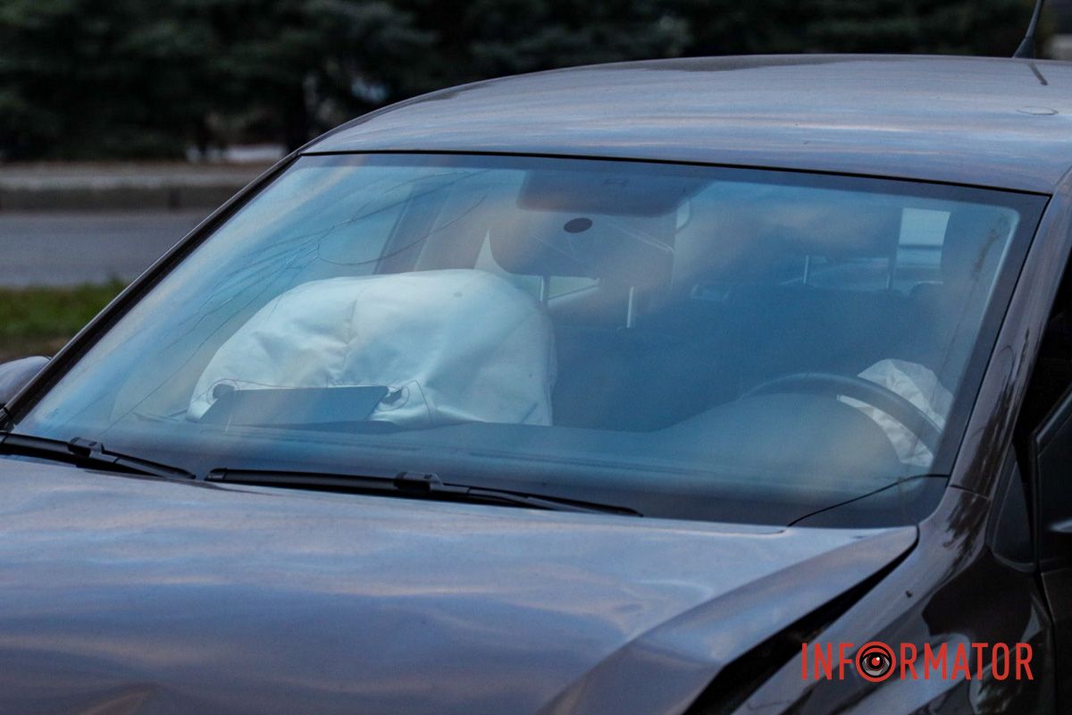 В четверг, 16 октября, в Днепре на Сичеславской Набережной столкнулись 4 автомобиля Движение в направлении Победы затруднено: в Днепре возле Мерефо-Херсонского моста произошли две аварии.