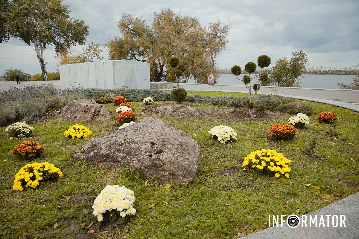 Дніпро в кольорах осені: де побачити найяскравіші хризантеми та загадкові фотозони 23