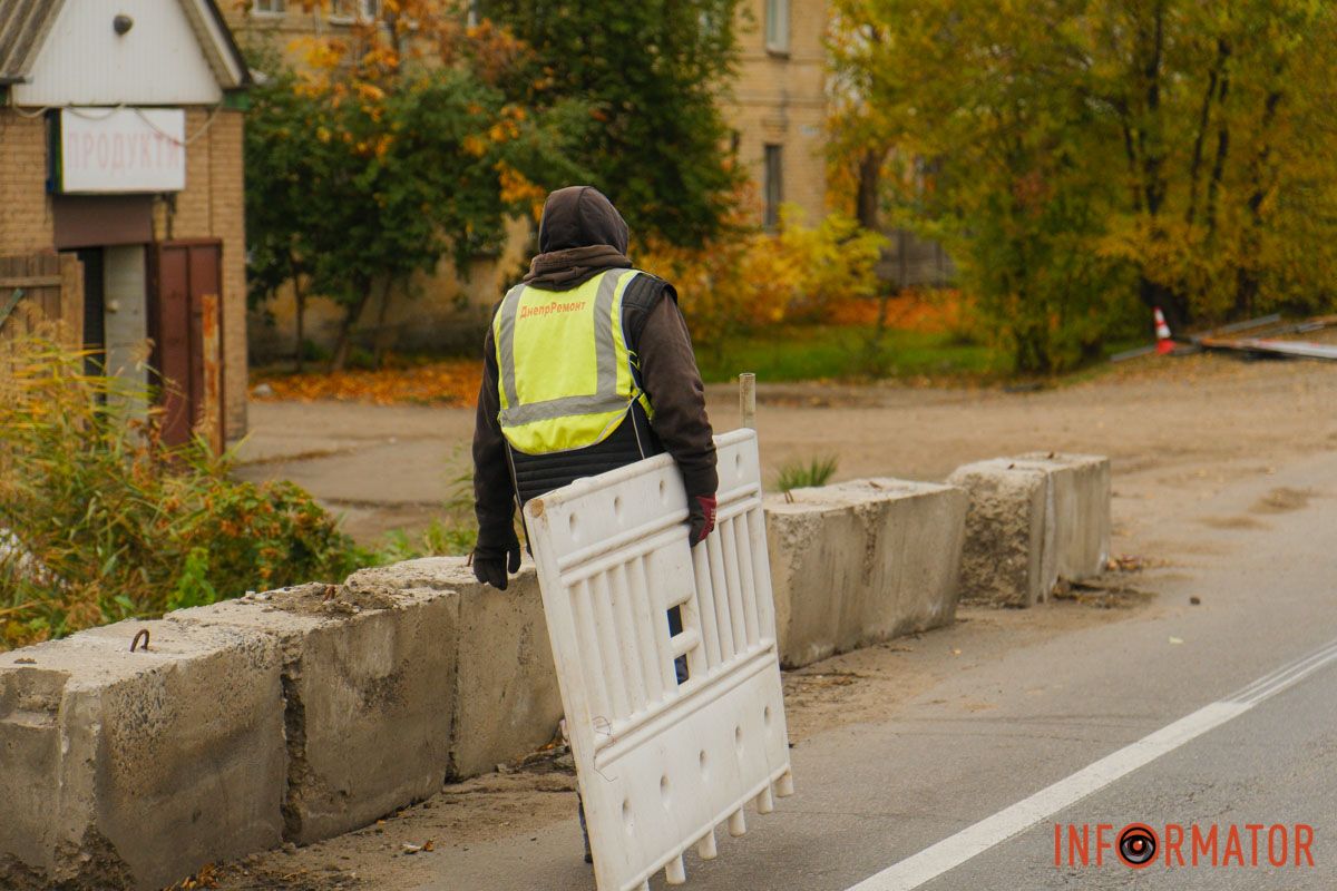 На місці працює спецтехніка та бригади робітників На місці працює спецтехніка та бригади робітників