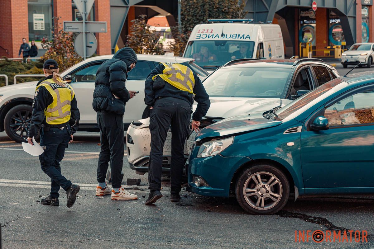 У обеих машин повреждены передние части У обеих машин повреждены передние части
