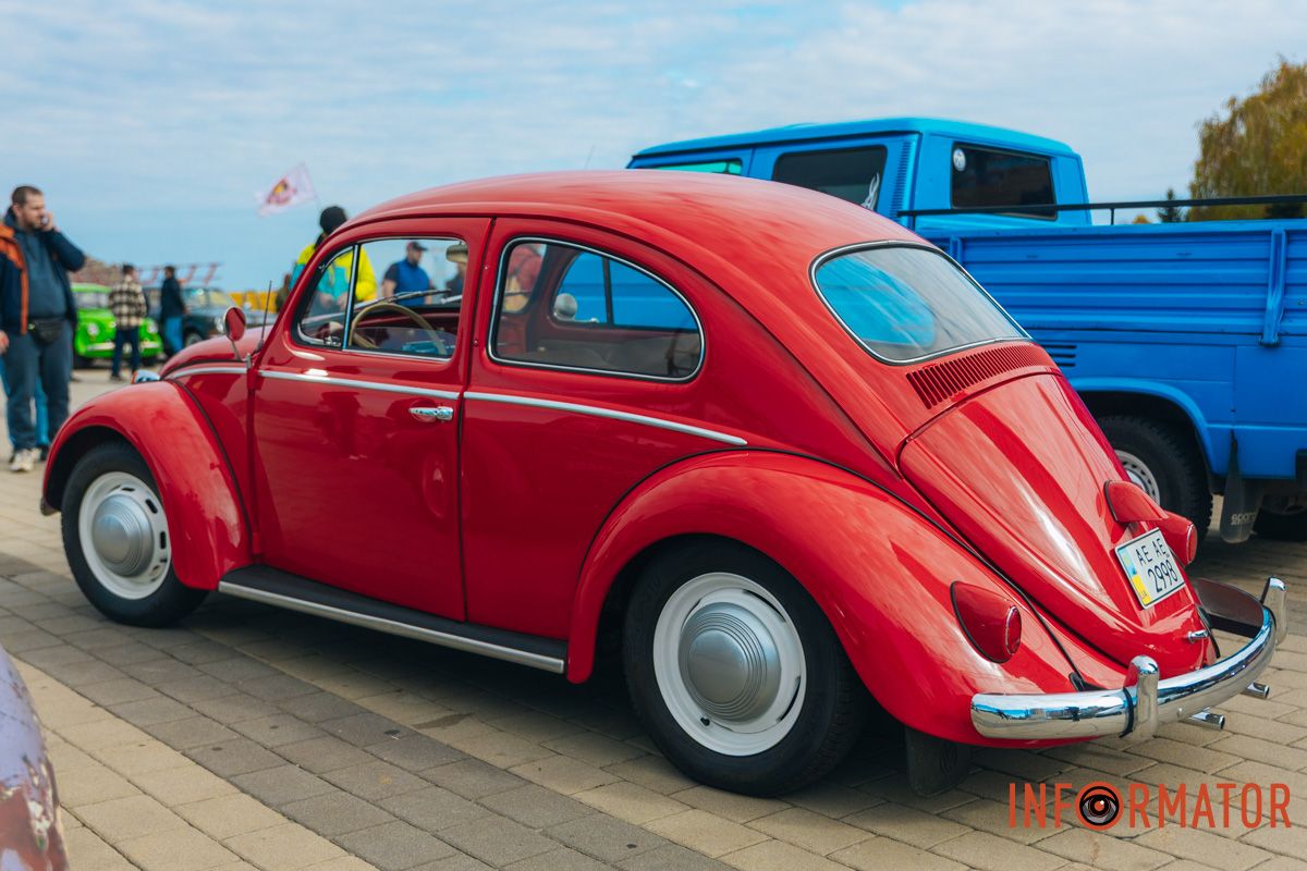 Схожий на жука, правда