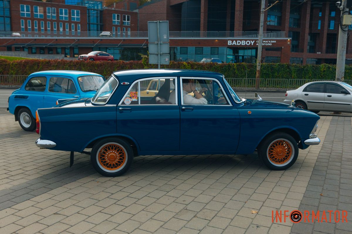 Дніпряни із задоволенням розглядали автівки